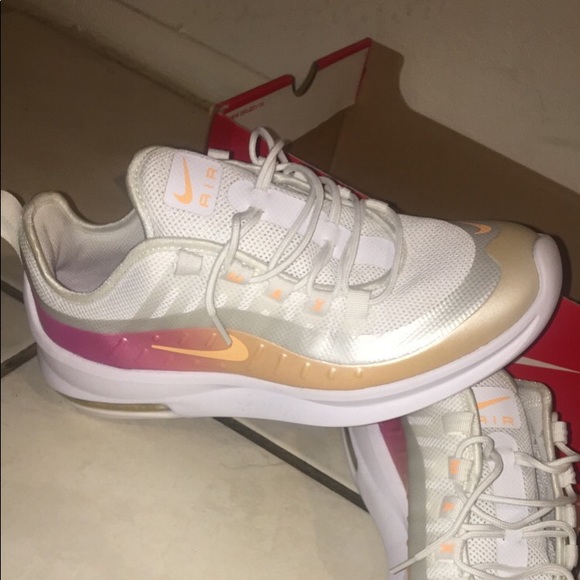 Women’s Nike Air Max Axis Prem NWT Women’s Nike Air Max Axis Prem NWT